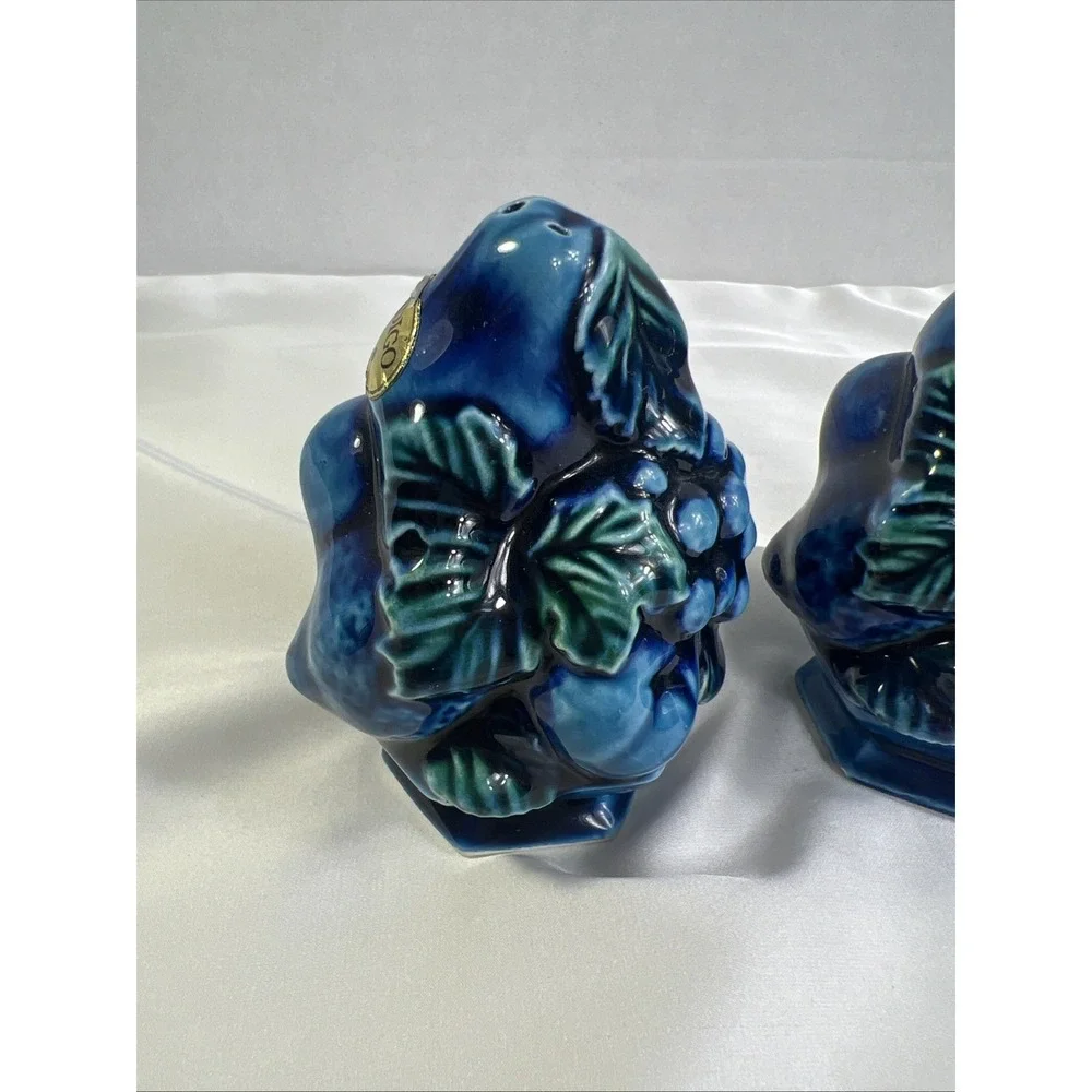 Inarco Blue Mood Indigo Grape Vine Salt & Pepper Shakers Fruit 3.5